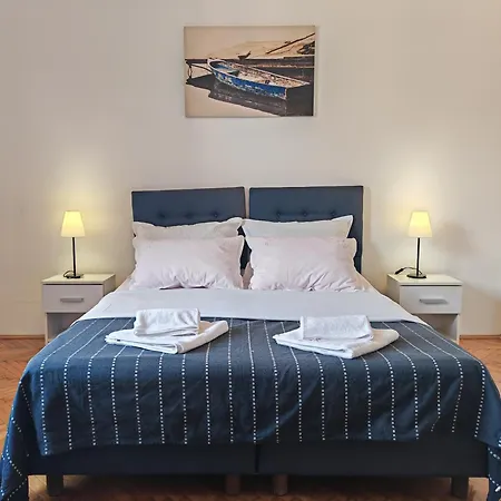 شقة Near Center